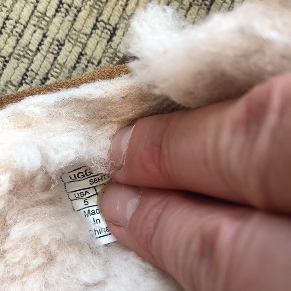 UGG house shoes, moccasin, women, tan/brown, size 5, - Picture 3 of 9